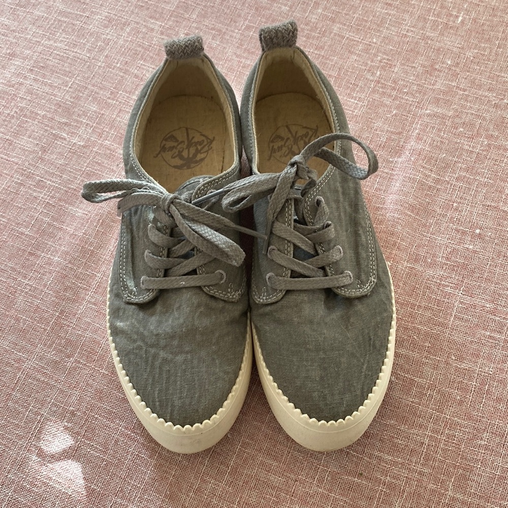 Roxy sneakers